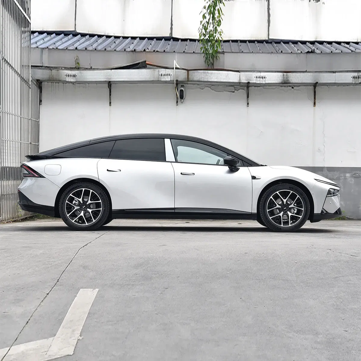 2025 XPeng P7+ — source image 2