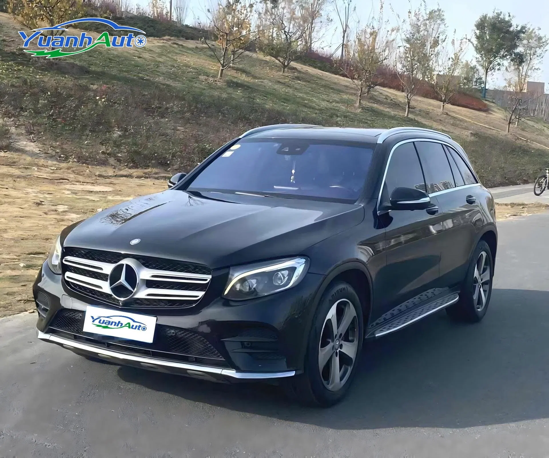 2017 Mercedes-Benz GLC 300 vehicle photo 3