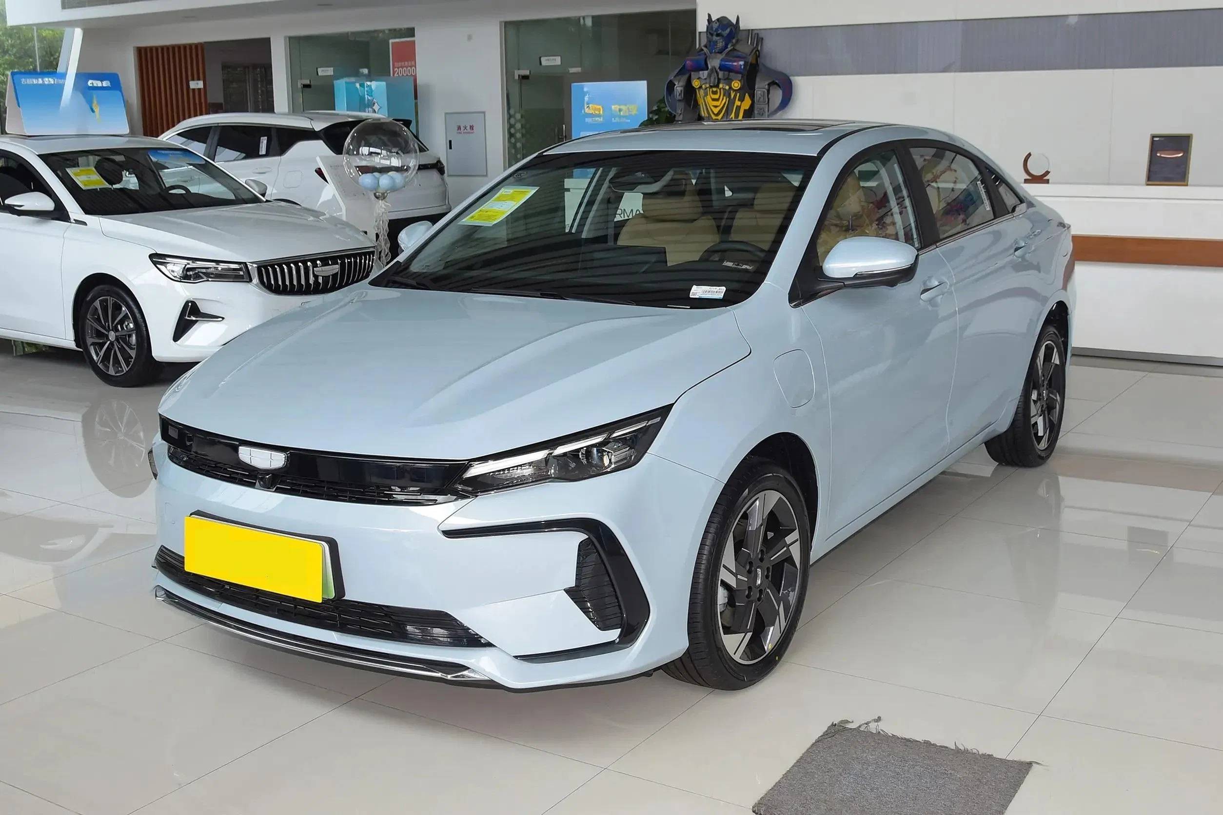 Geely Emgrand L Hip vehicle photo 4