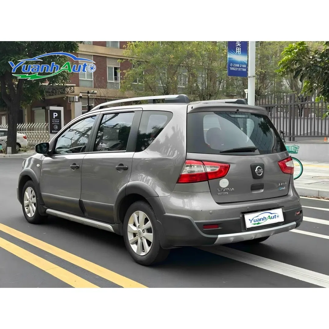 2013 Nissan LIVINA vehicle photo 4