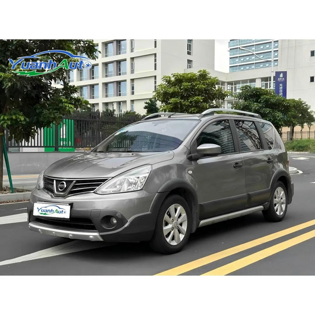 2013 Nissan LIVINA vehicle photo 3