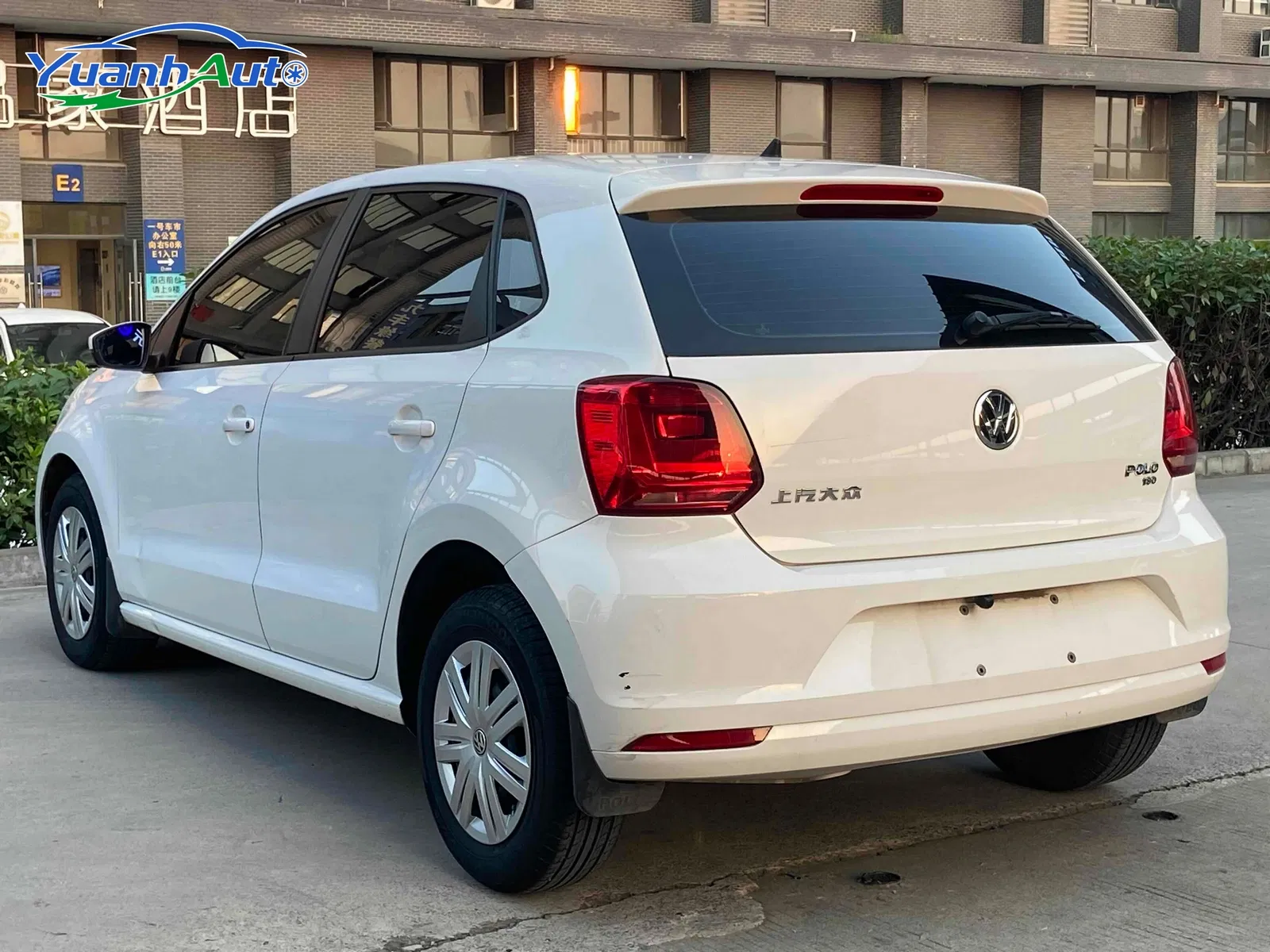 2018 Volkswagen Polo Petrol Hatchback — source image 12