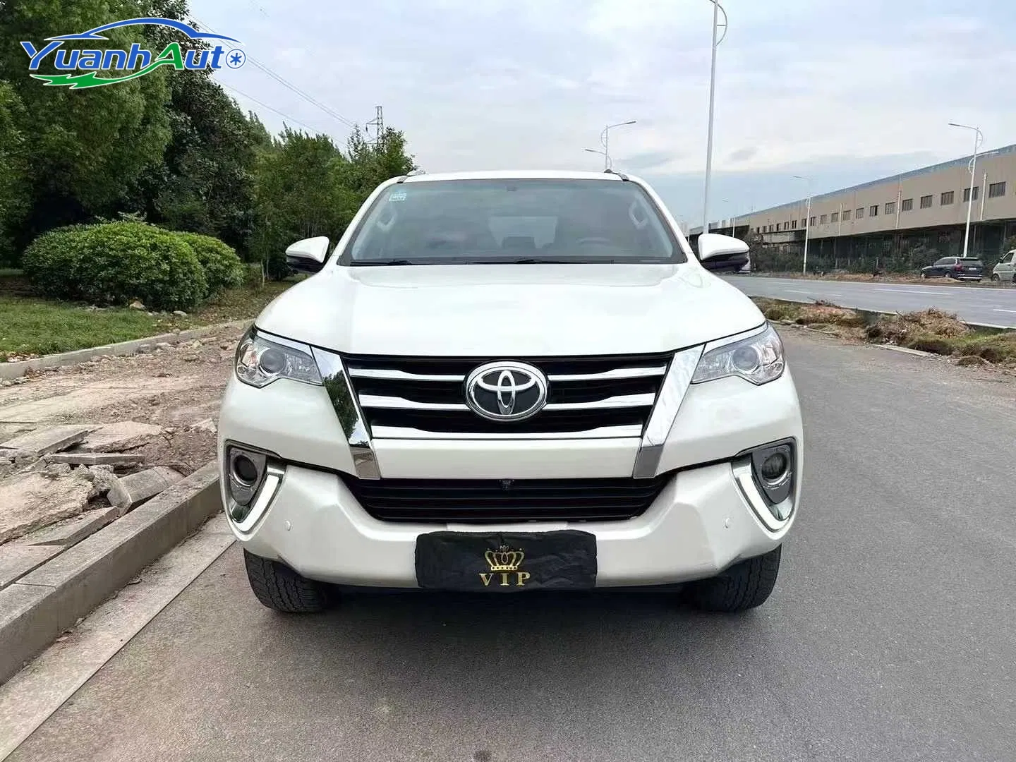2019 Toyota Fortuner Petrol SUV — source image 3