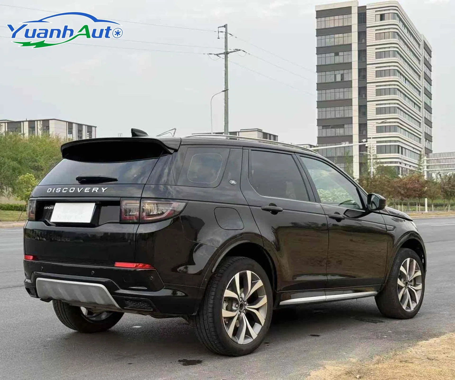 2024 Land Rover Discovery Sport SUV — source image 2