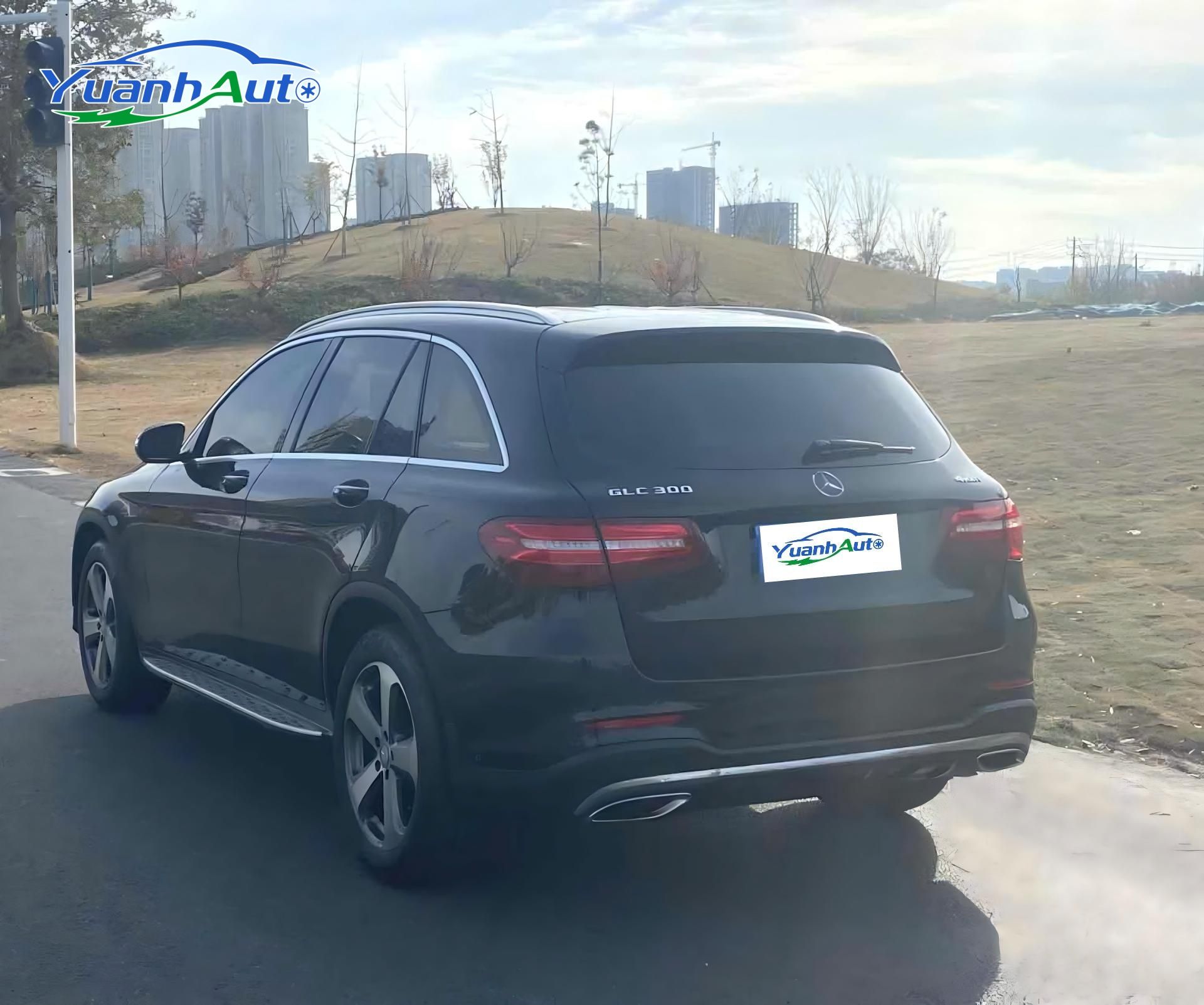 2017 Mercedes-Benz GLC 300 Petrol SUV — source image 1