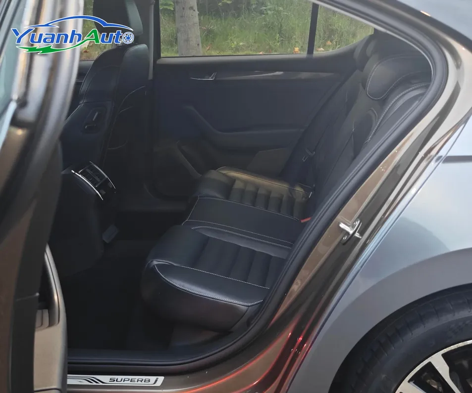 2016 Skoda Superb Sedan — source image 16
