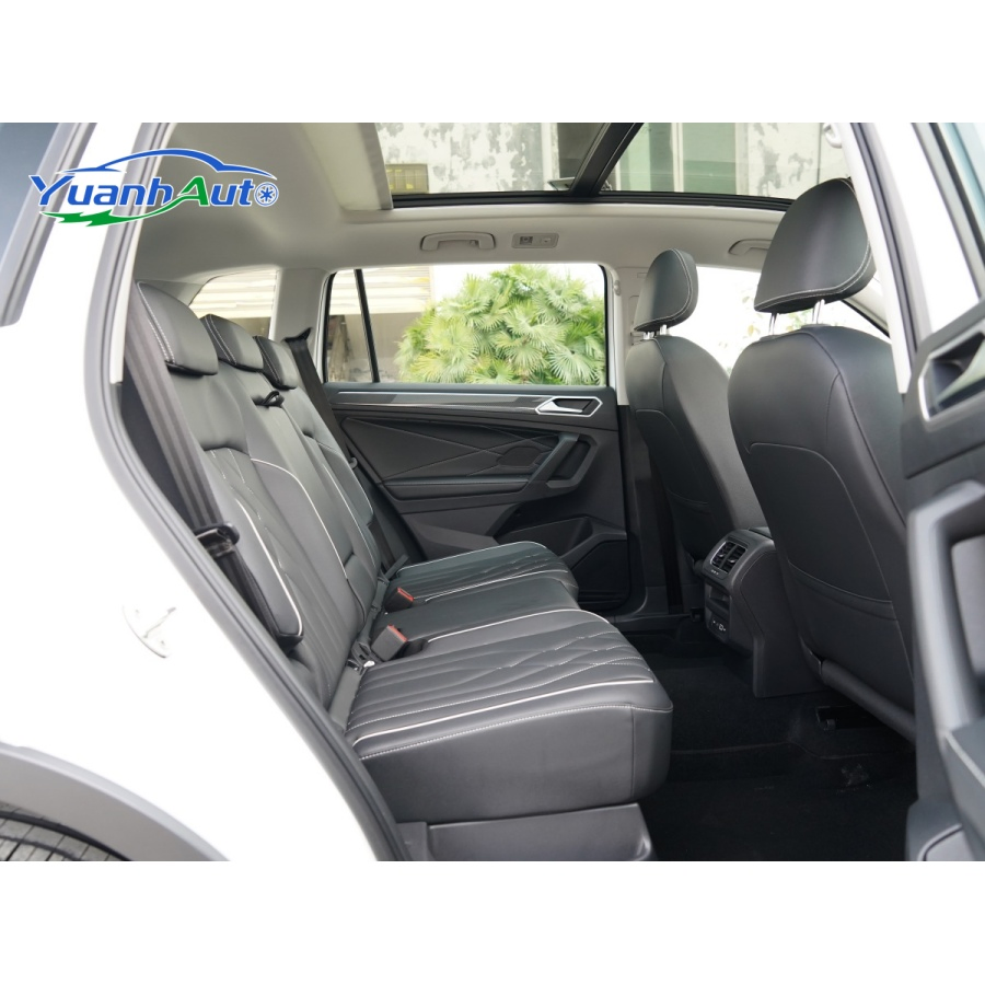 2024 Tiguan L vehicle photo 6