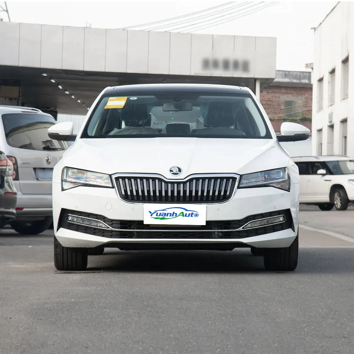Skoda Superb vehicle photo 7