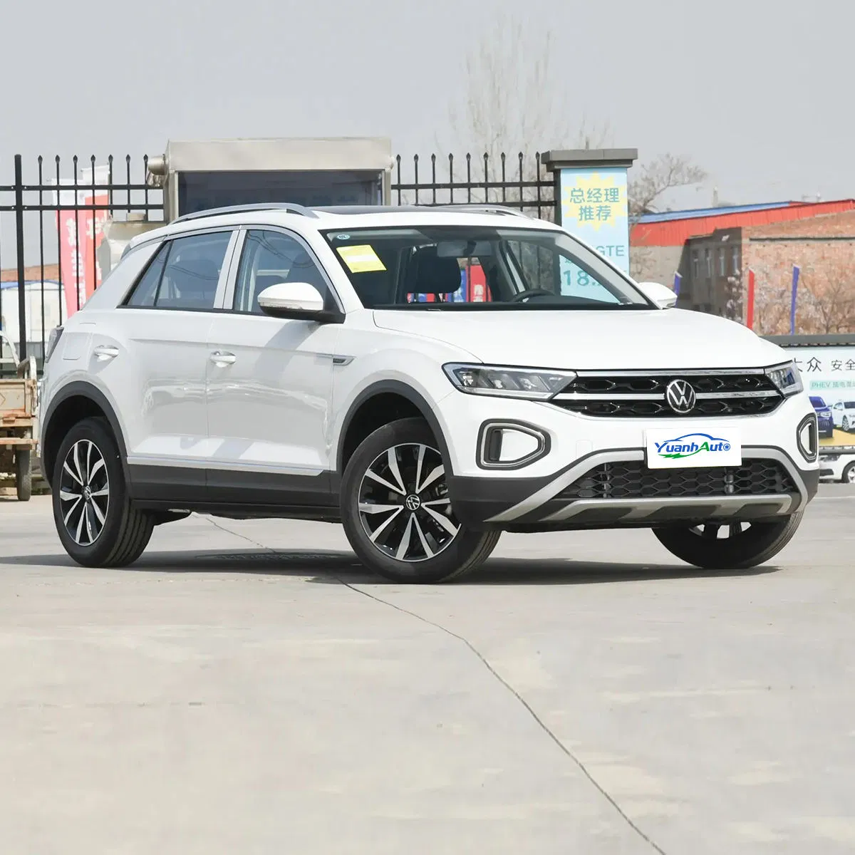2023 VW T-ROC vehicle photo 4