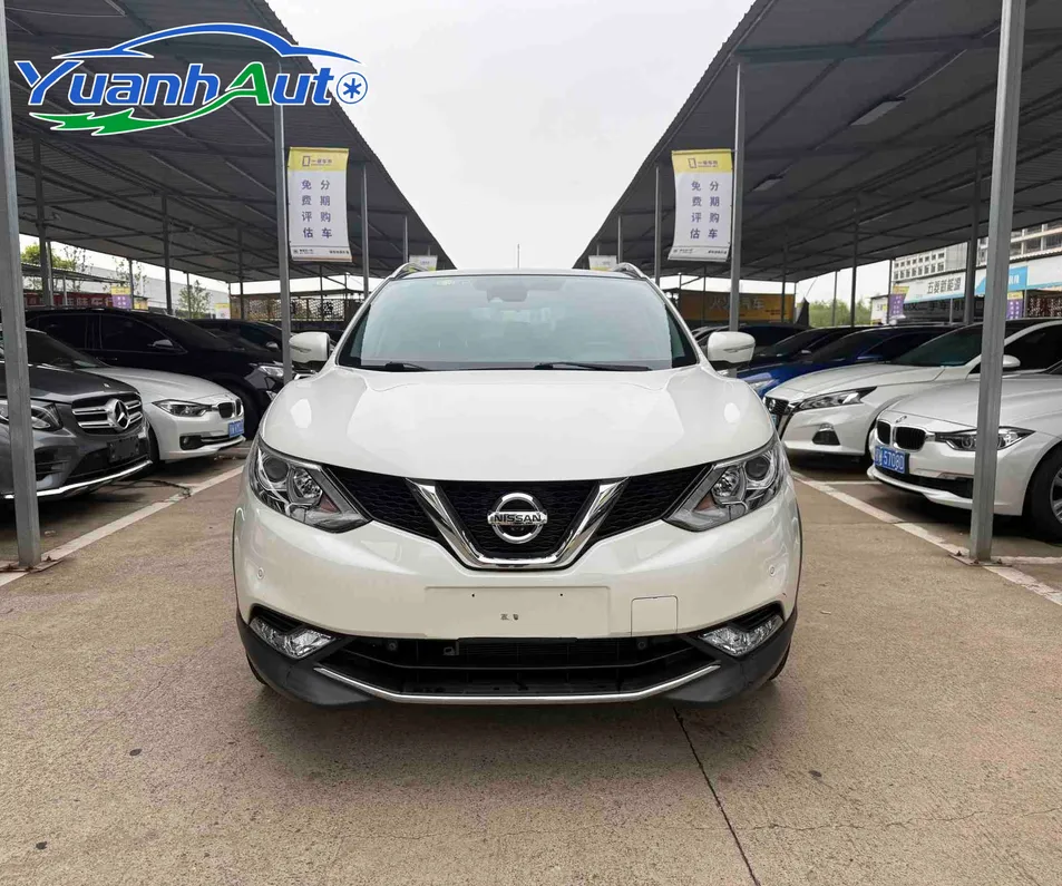2017 Nissan Qashqai Luxury 2.0L SUV — source image 11