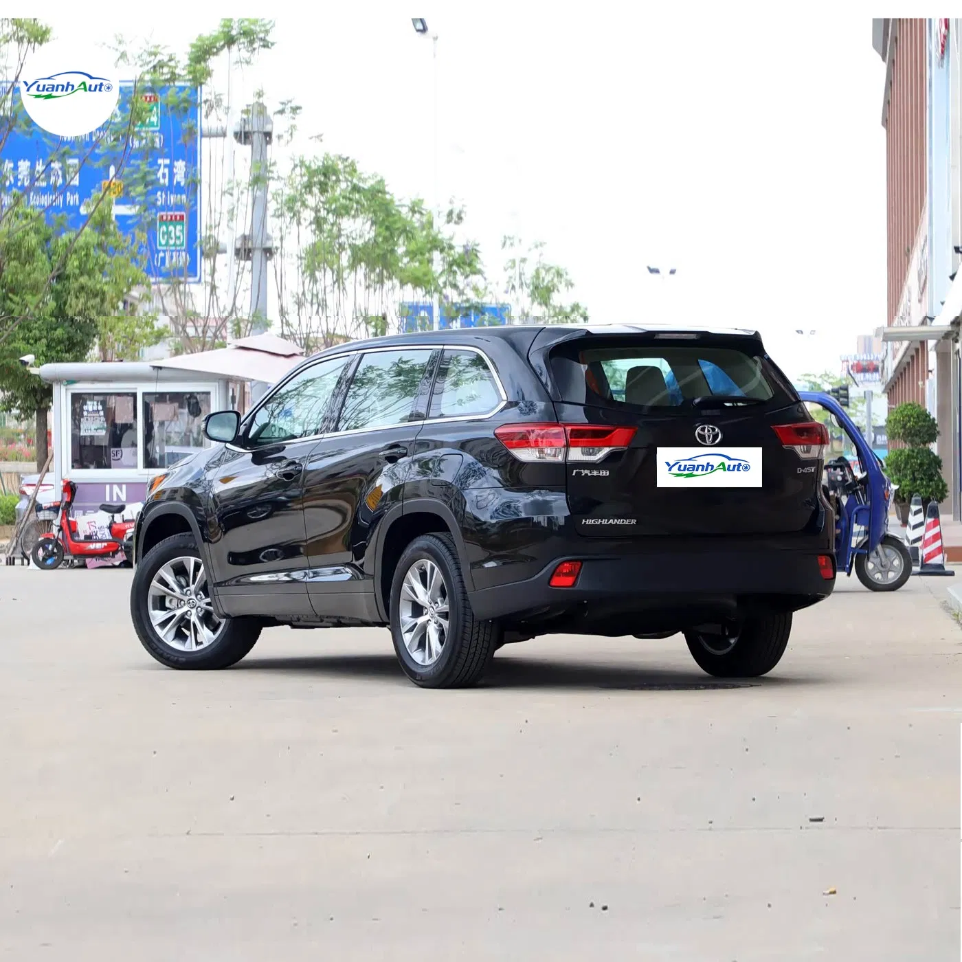 Toyota Highlander vehicle photo 6