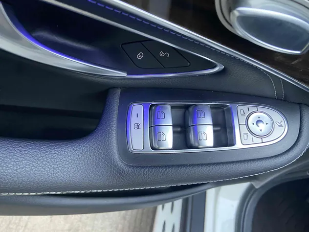 2017 Mercedes-Benz GLC 260 Petrol SUV — source image 18