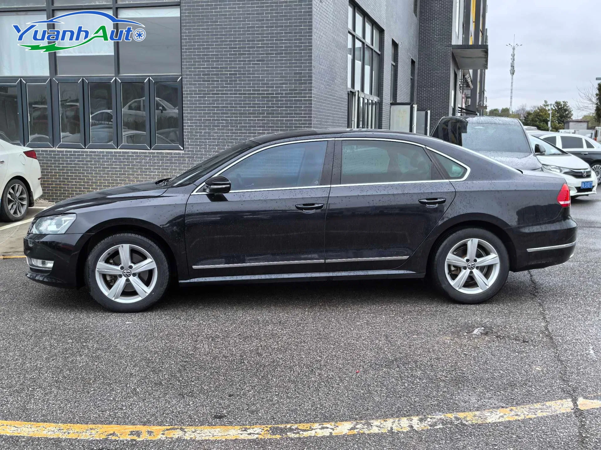2011 Volkswagen Passat Petrol Sedan — source image 10