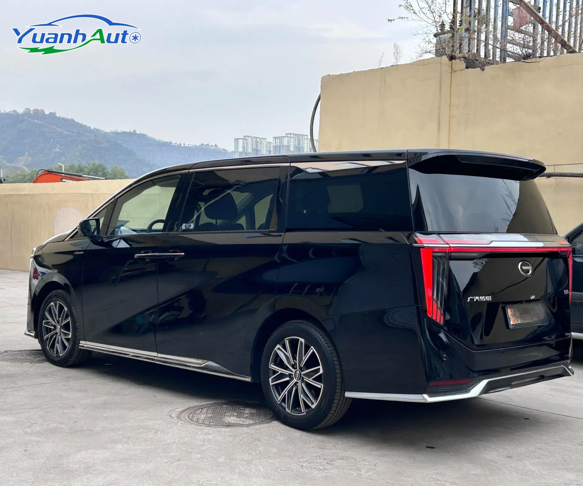 2024 GAC Trumpchi M8 Petrol MPV — source image 13