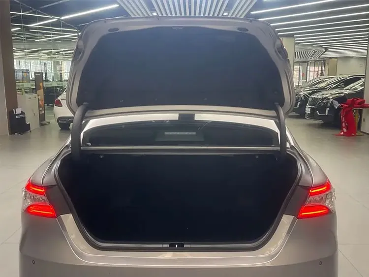2021 Toyota Camry Petrol Sedan — source image 10