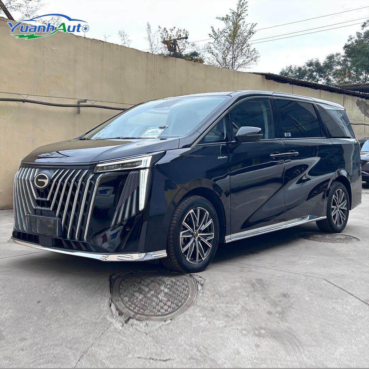 2024 GAC Trumpchi M8 Petrol MPV — source image 1