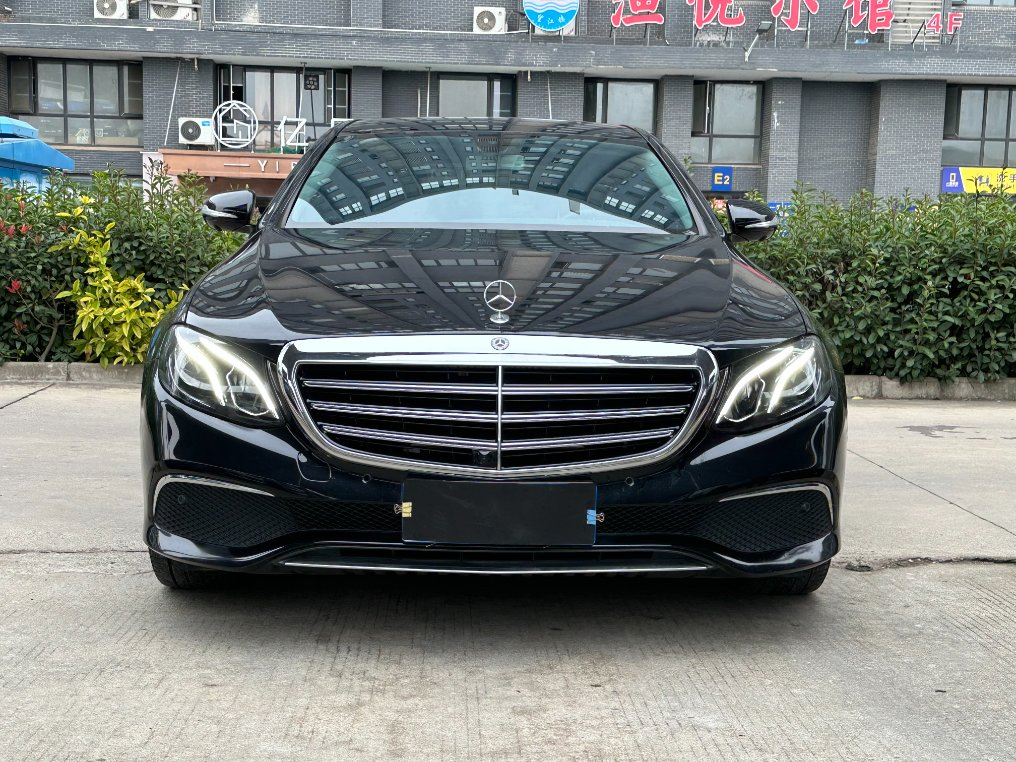 2019 Mercedes-Benz E 300 L Petrol Sedan — source image 3