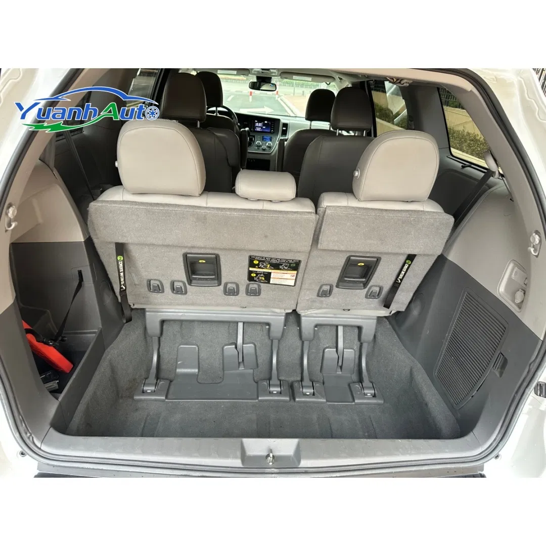 2021 Toyota Sienna vehicle photo 6