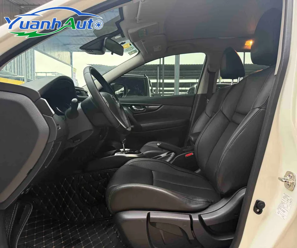2017 Nissan Qashqai Luxury 2.0L SUV — source image 10