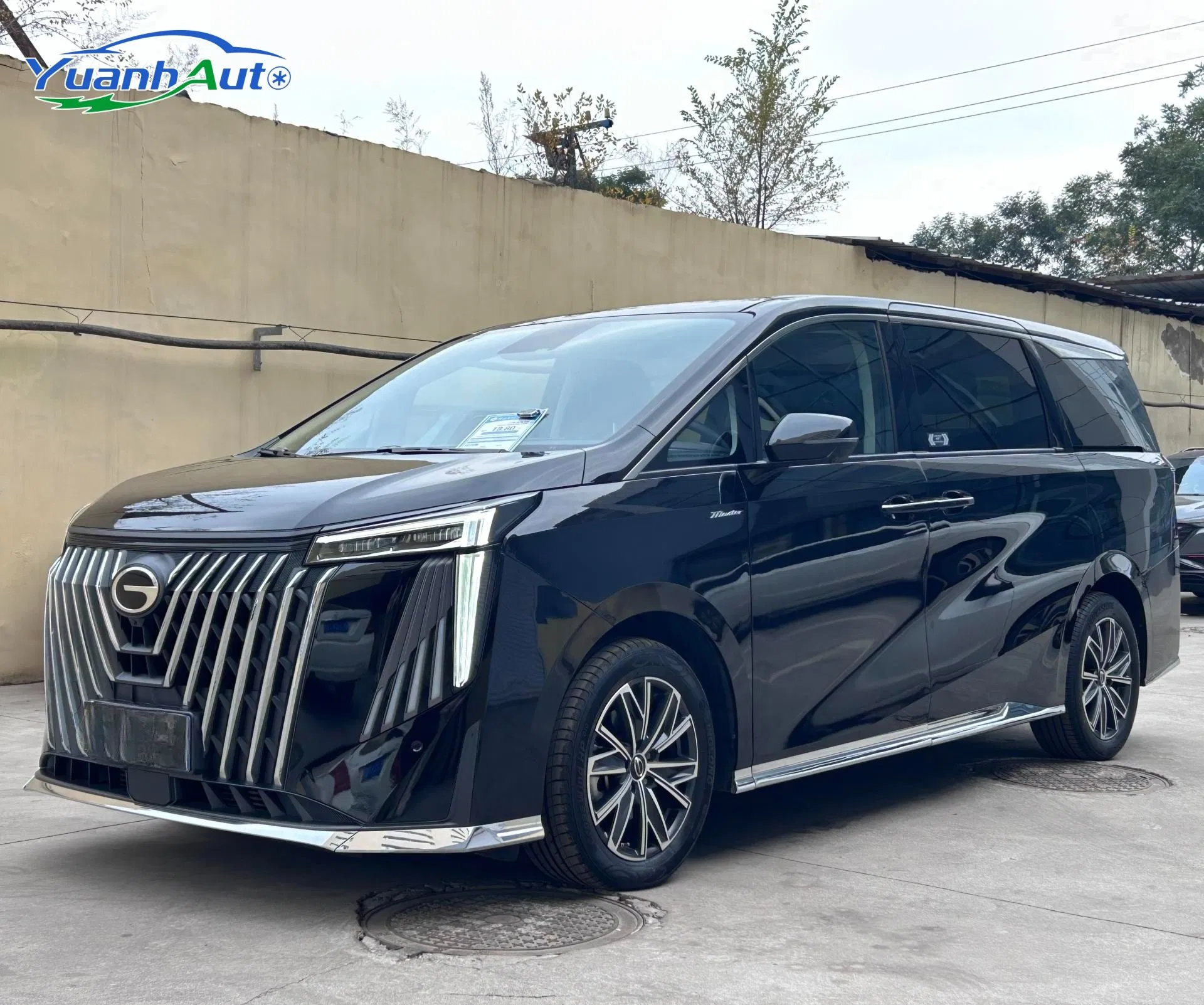 2024 GAC Trumpchi M8 Petrol MPV — source image 3