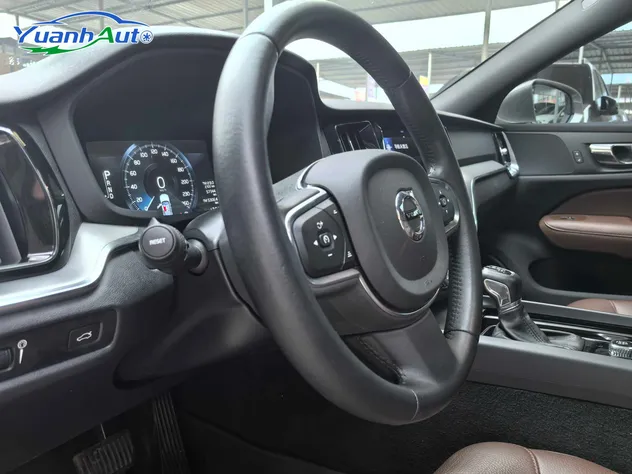 2021 Volvo S60 Petrol Sedan — source image 20