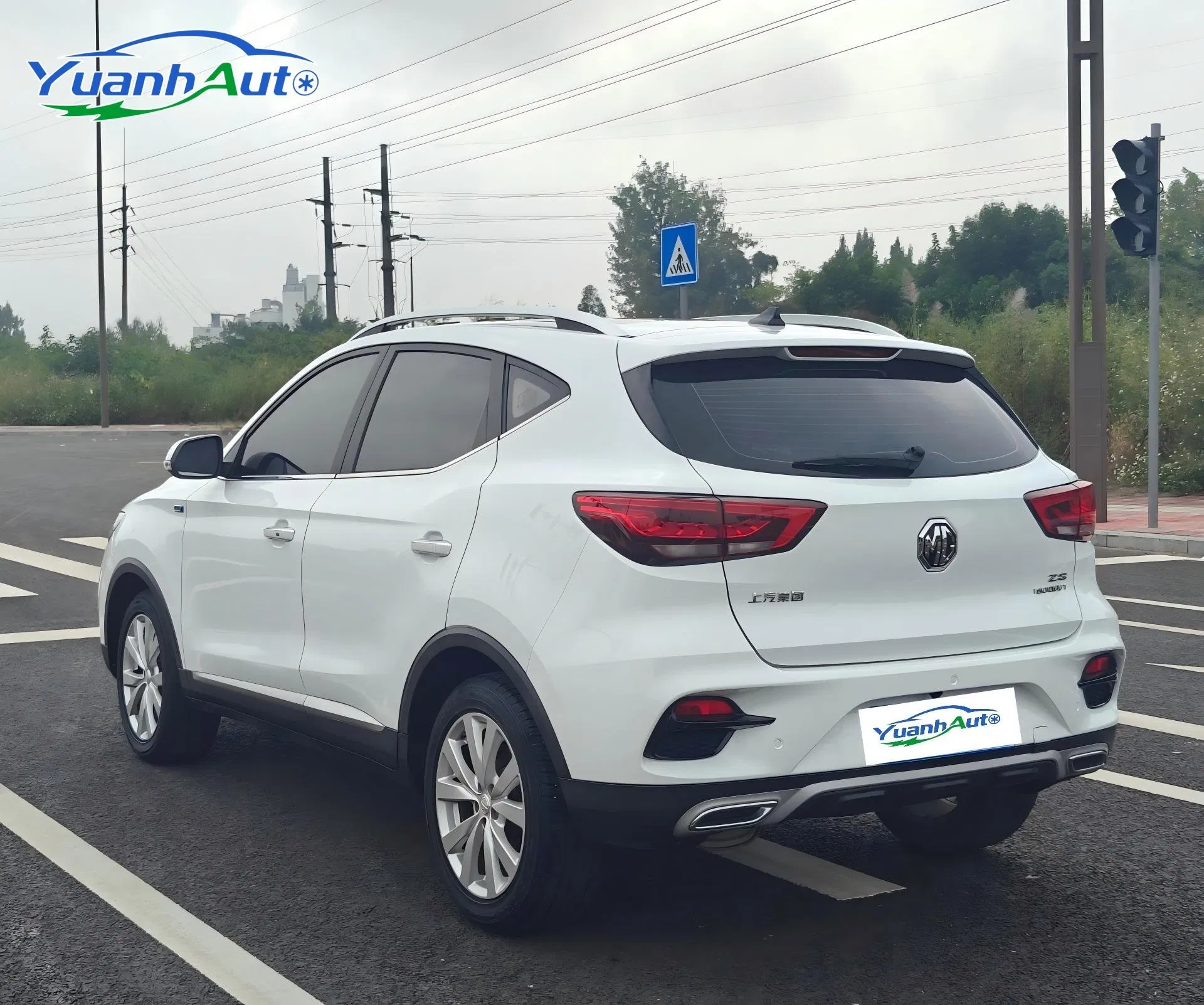 2020 MG ZS Petrol SUV — source image 5