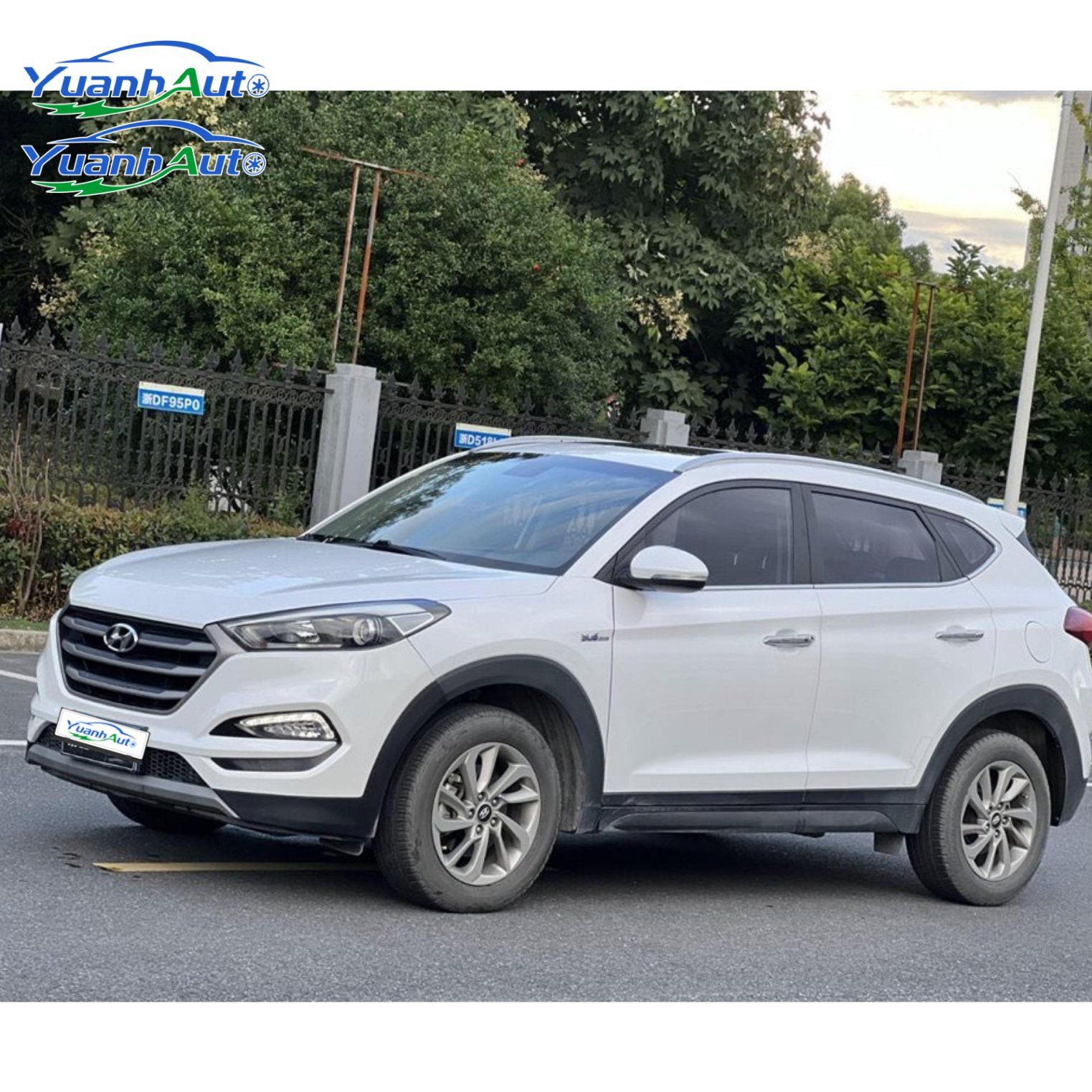 2015 Hyundai Tucson vehicle photo 1