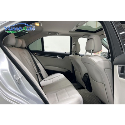 2013 C-Class vehicle photo 7