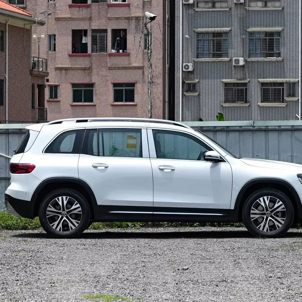 2025 Benz GLB200 vehicle photo 4