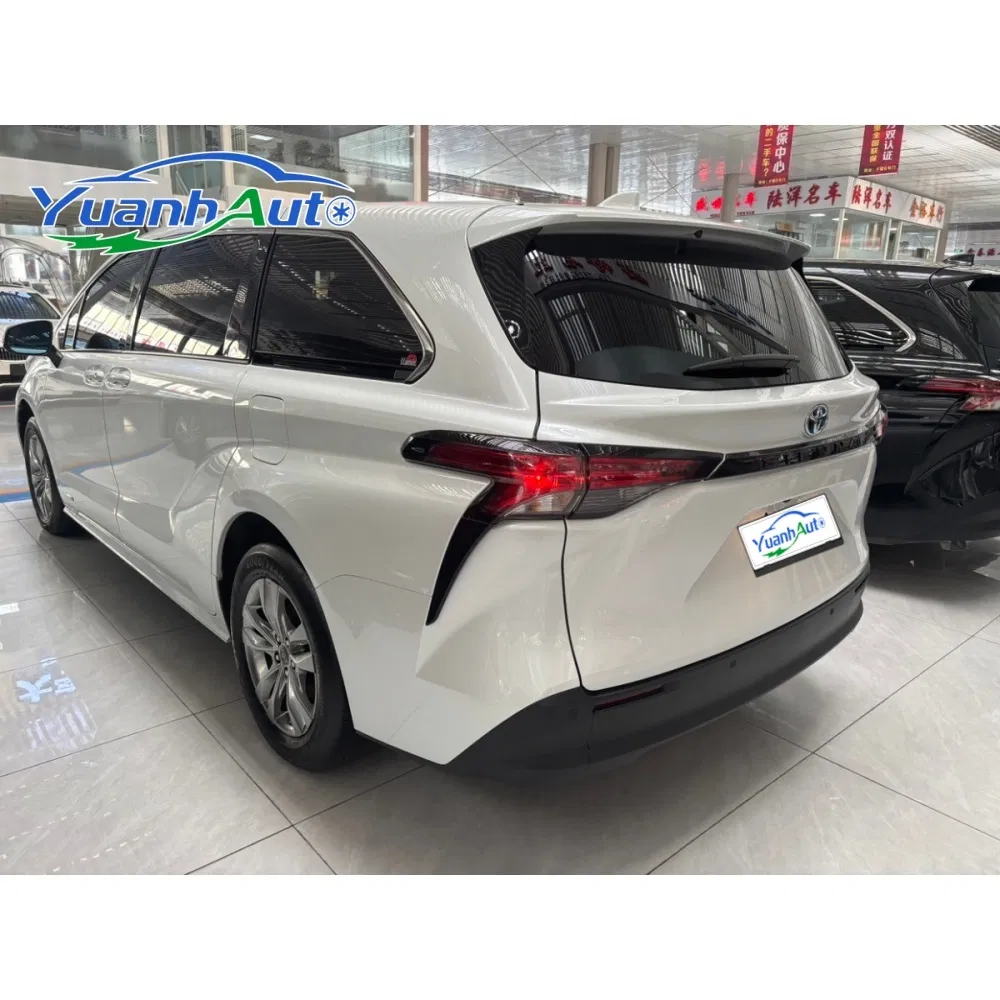 2023 Toyota Sienna Comfort 2.5L Hybrid SUV — source image 15
