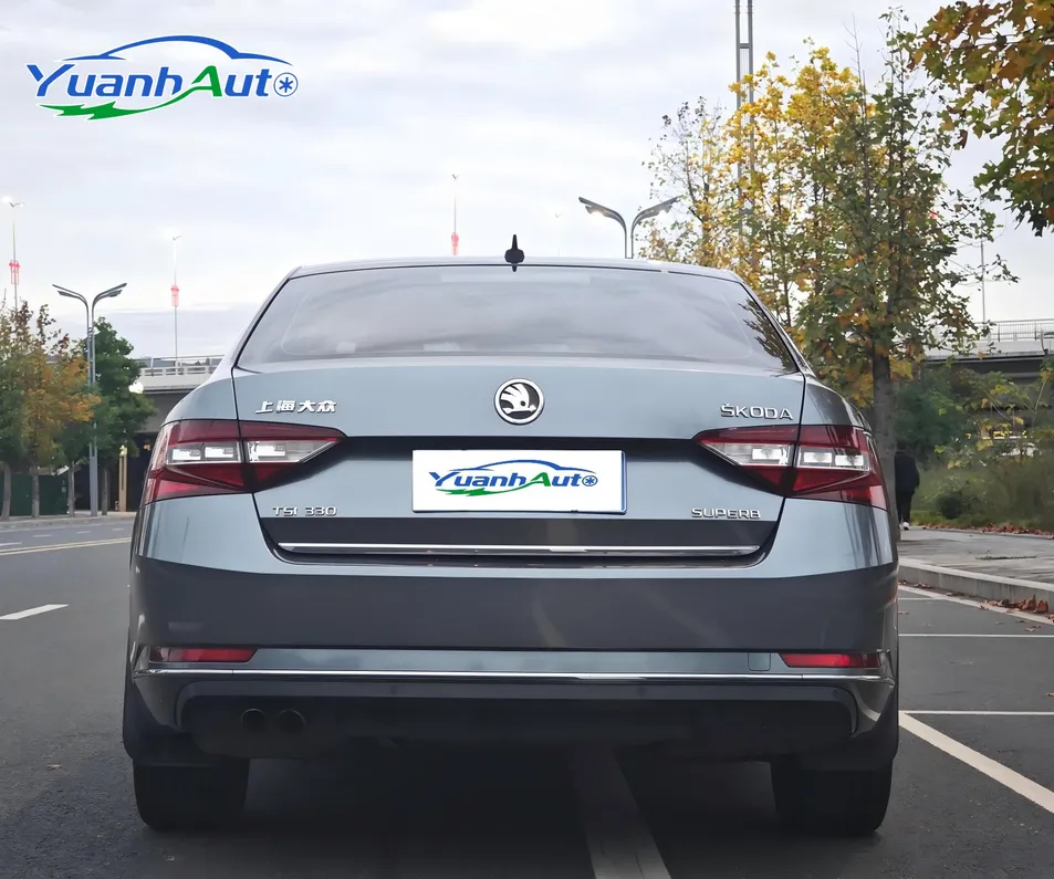 2016 Skoda Superb Sedan — source image 12