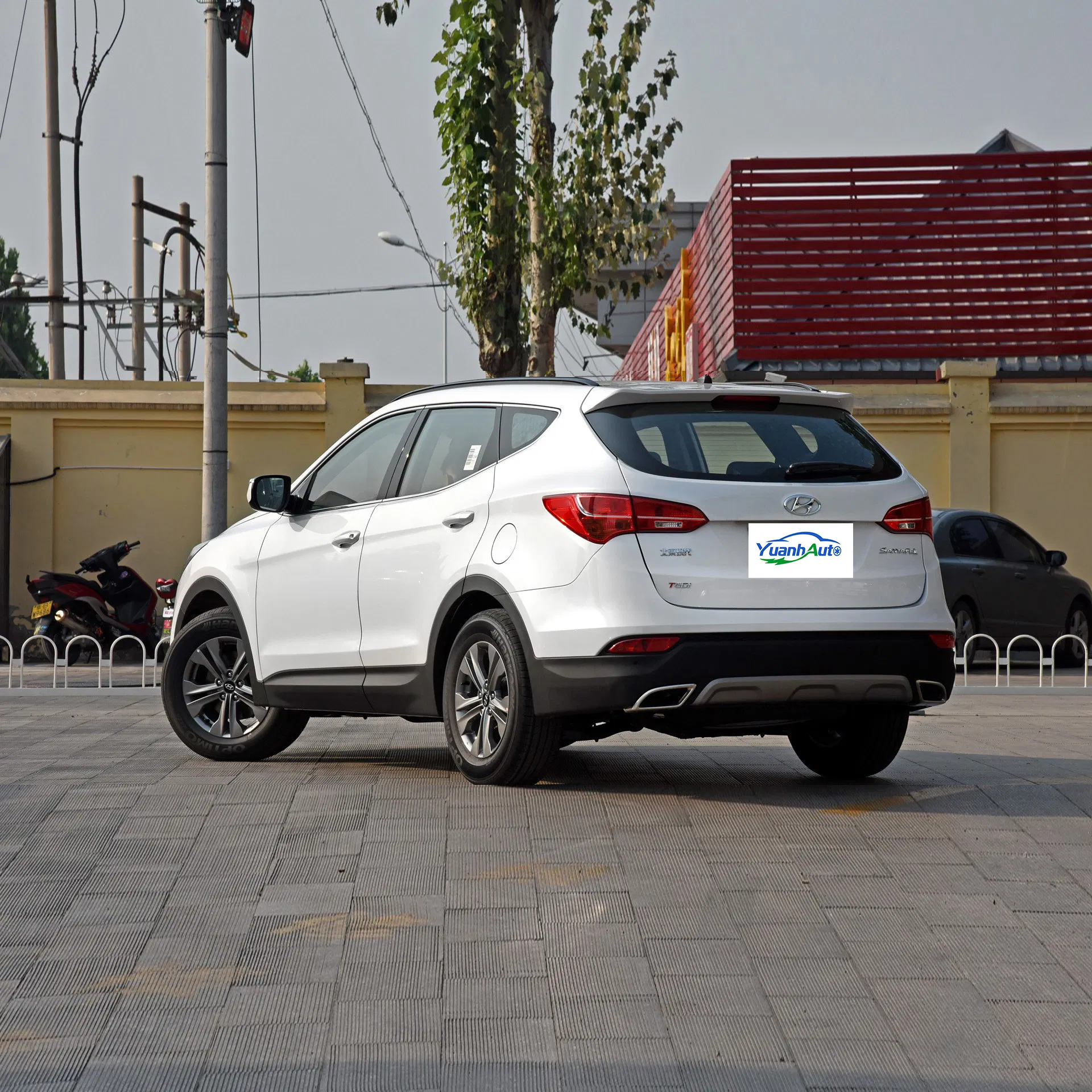 Hyundai Santa Fe 2.0T Petrol SUV — source image 11