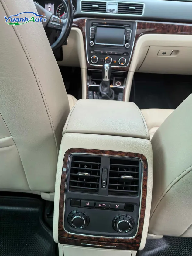 2011 Volkswagen Passat Petrol Sedan — source image 18