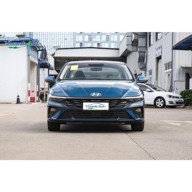 Hyundai Elantra vehicle photo 1