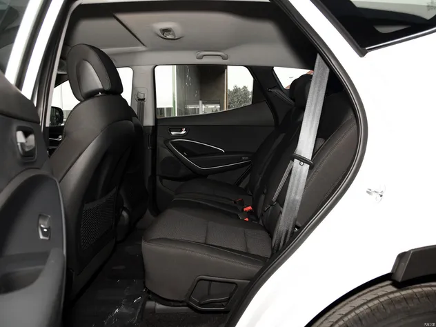 2024 Hyundai Santa Fe 2.0T Petrol SUV — source image 16