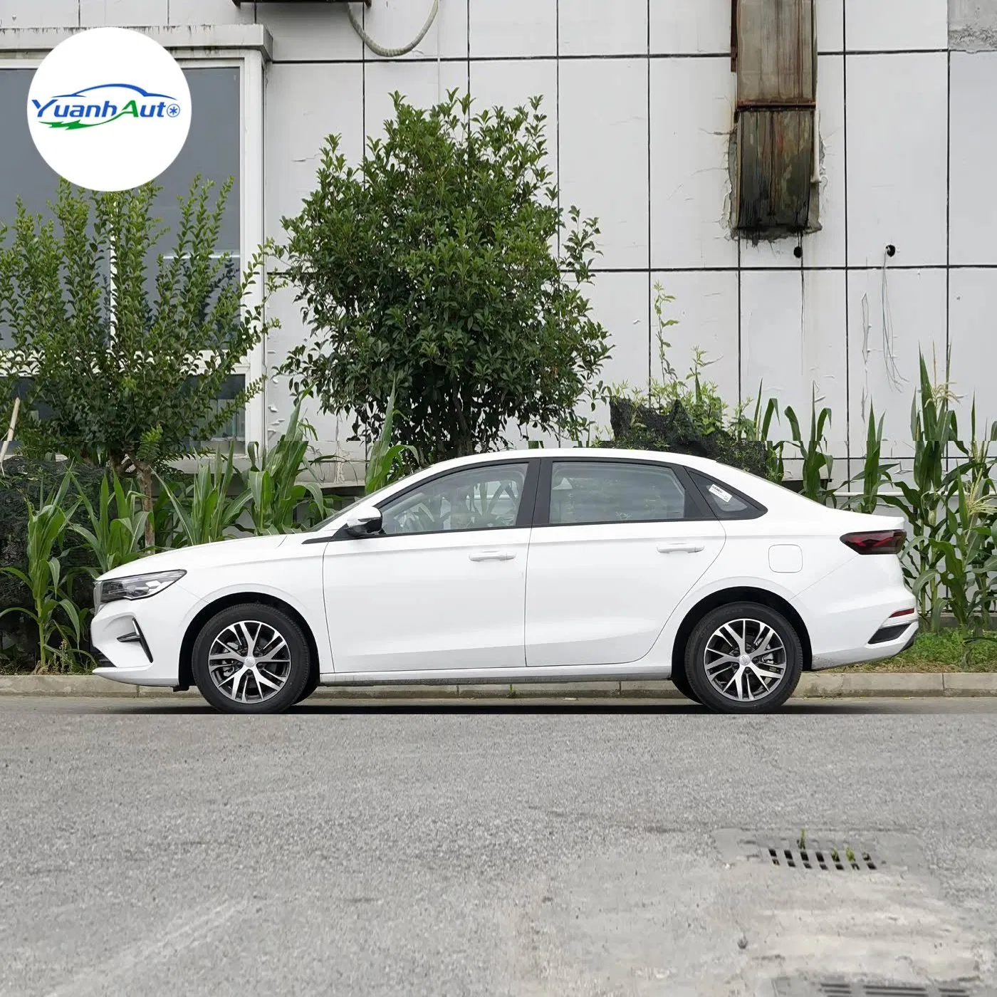 Geely Emgrand vehicle photo 5