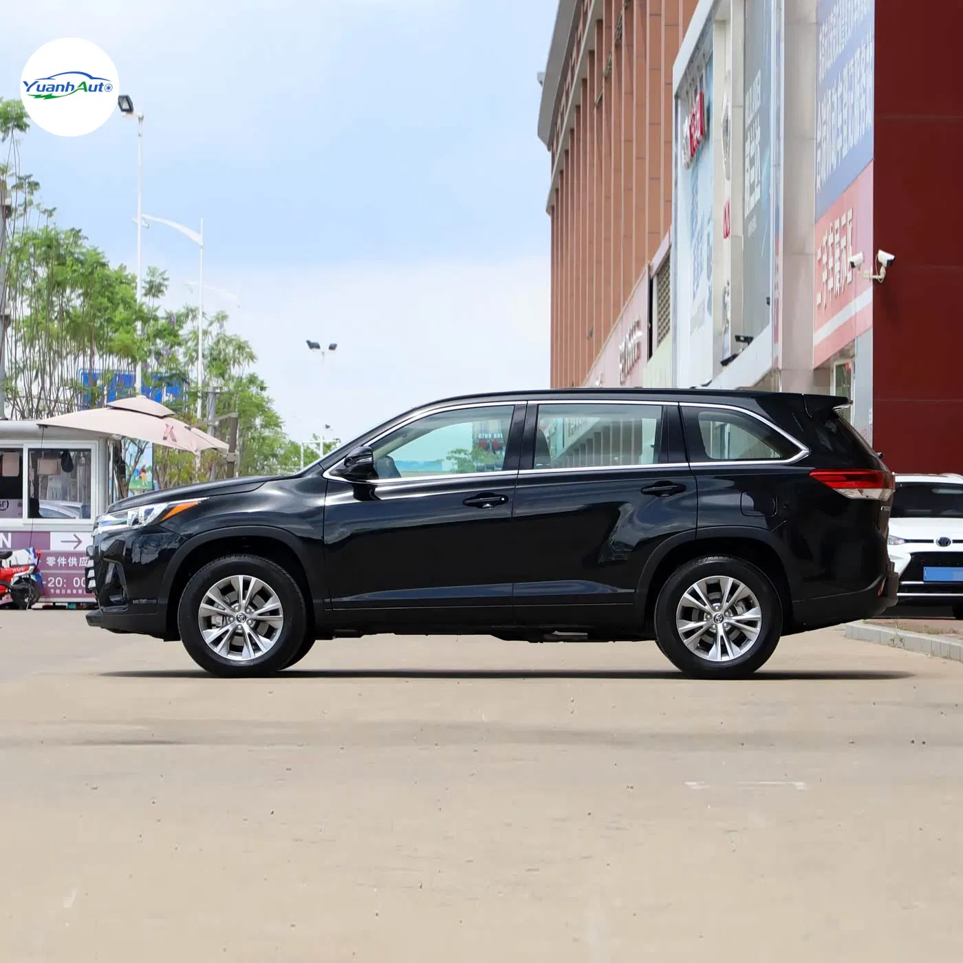 Toyota Highlander vehicle photo 5