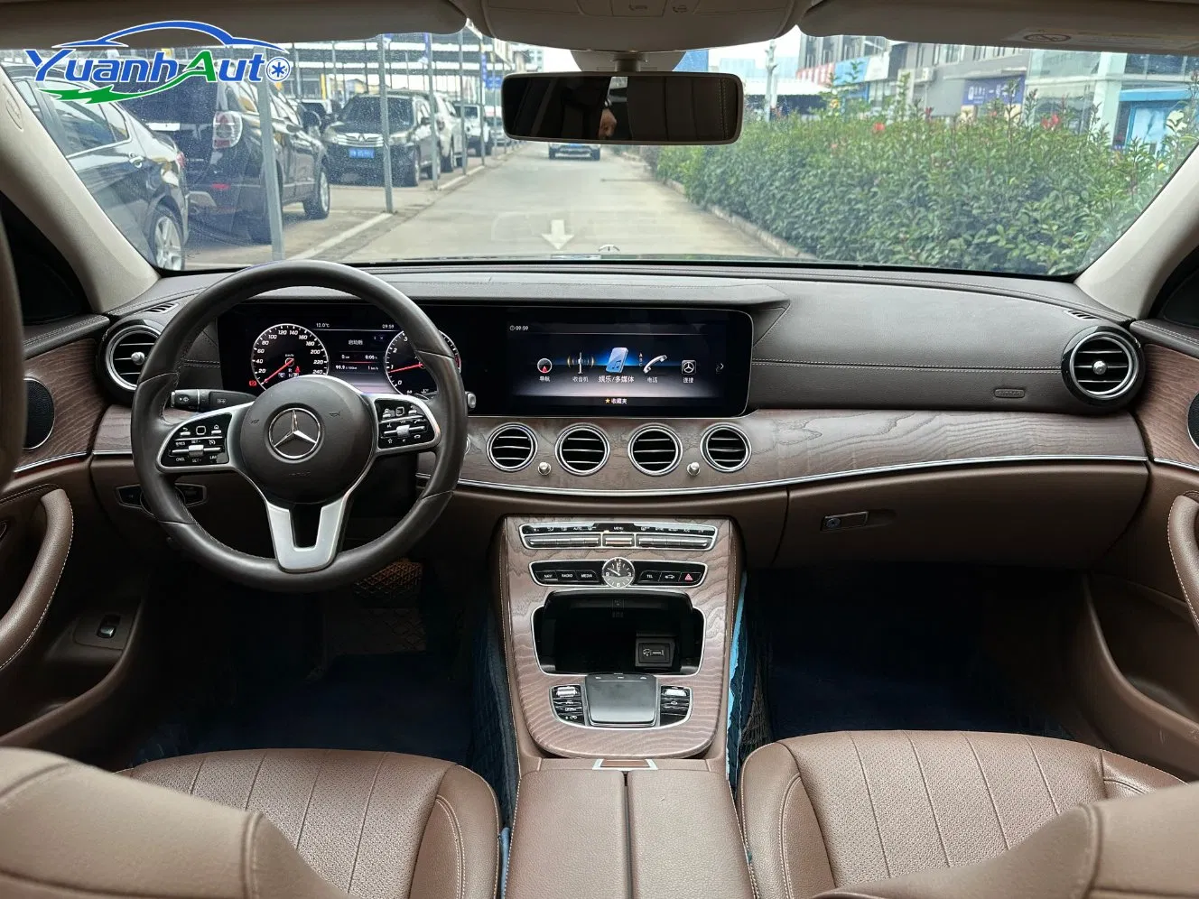 2019 E 300 L vehicle photo 7