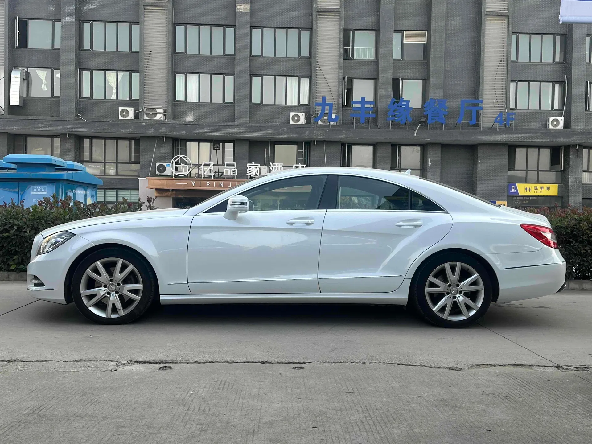 2012 Mercedes-Benz CLS Petrol Sedan — source image 11