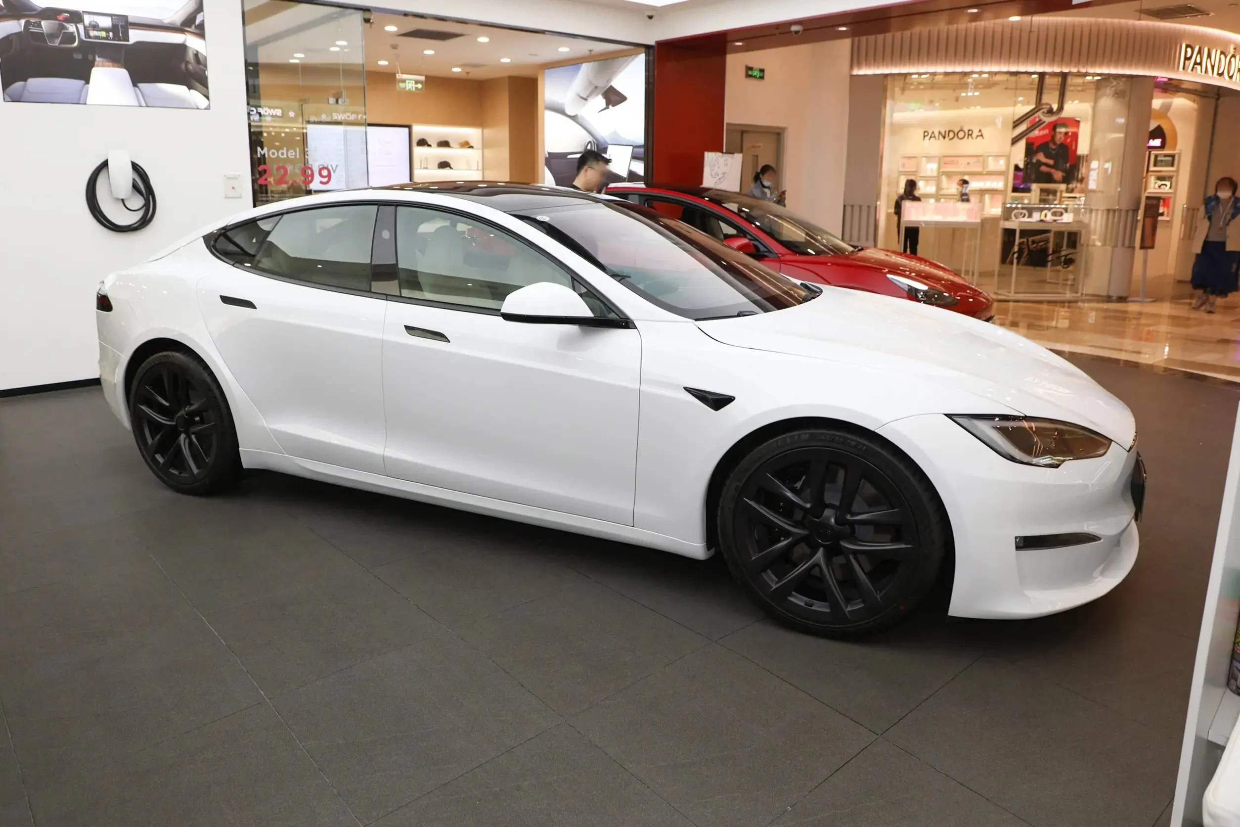 2023 Tesla model s vehicle photo 5