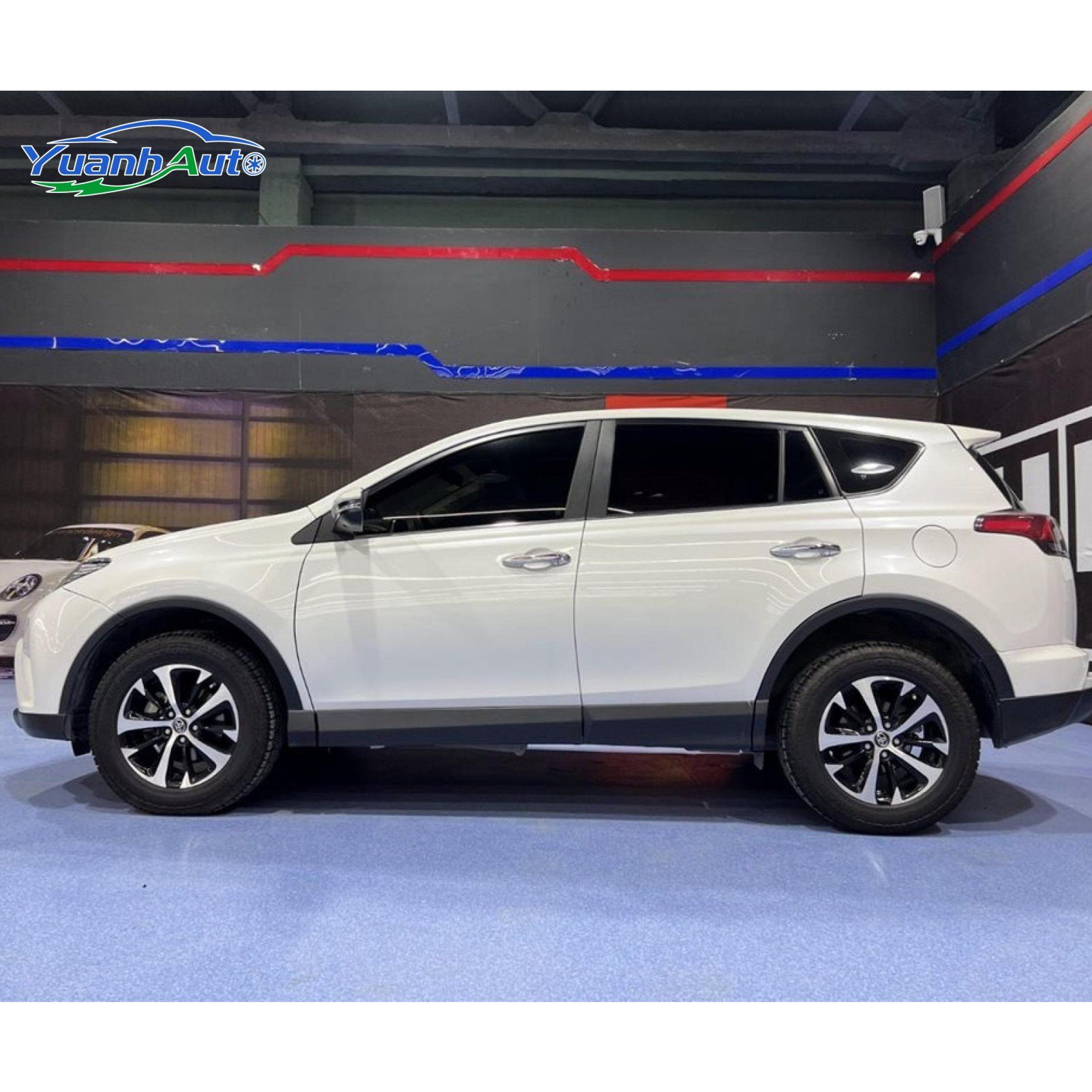 2016 Toyota RAV4 Revo vehicle photo 1