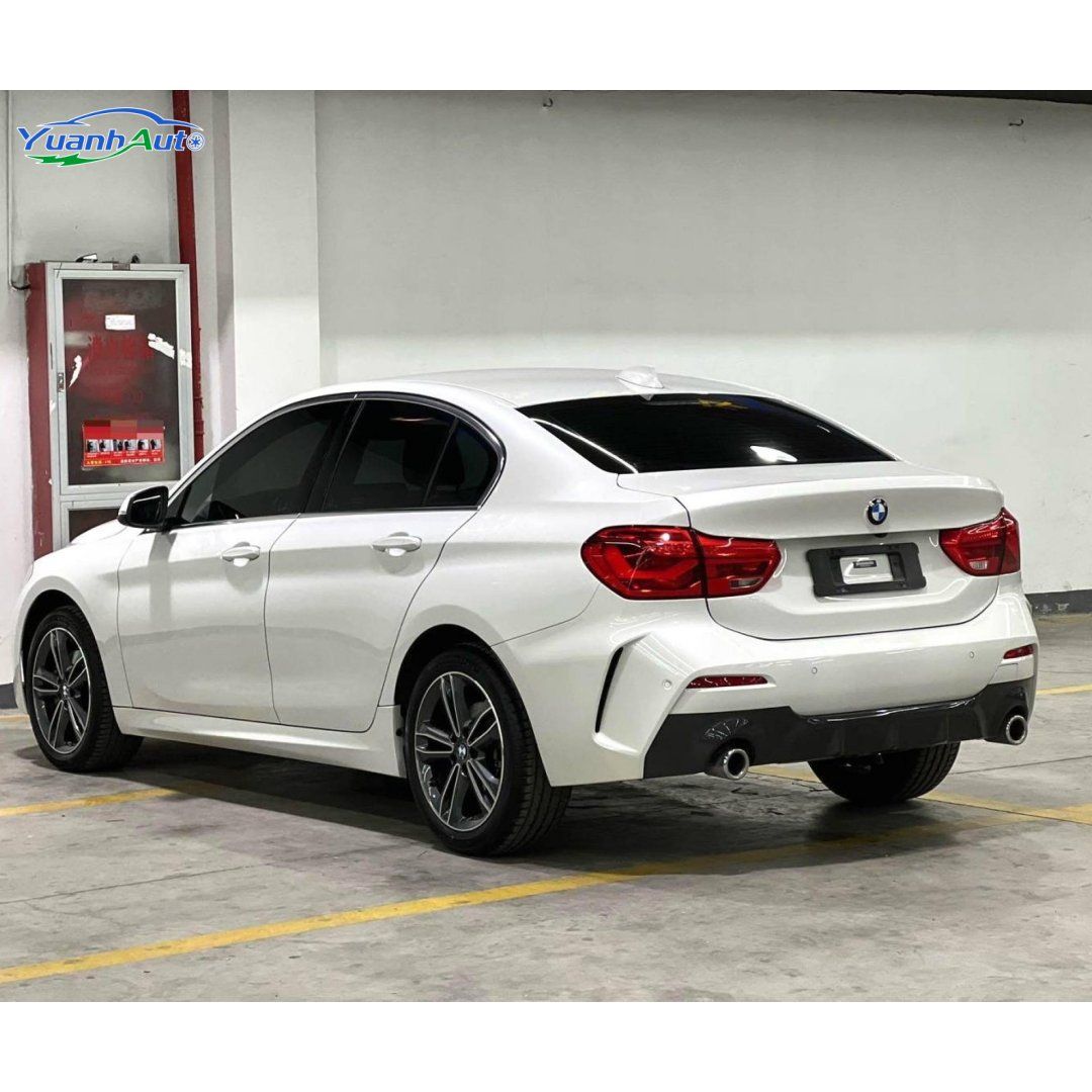 2022 BMW 120i vehicle photo 1