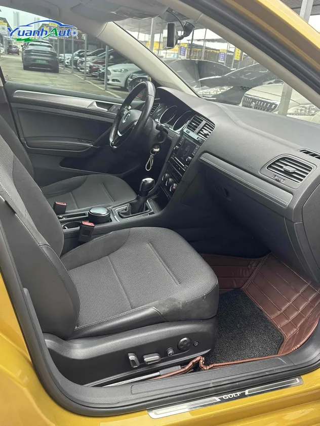 2018 Volkswagen Golf Petrol SUV — source image 19