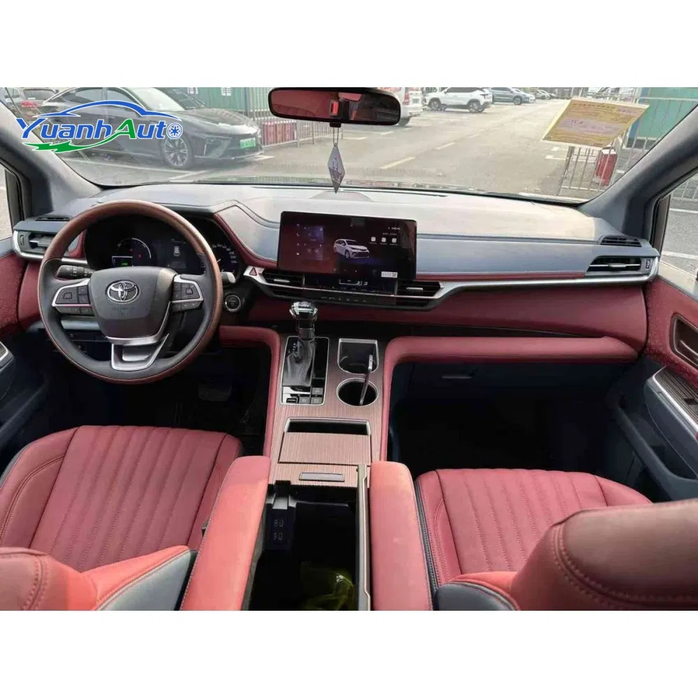 2024 Toyota Gravia vehicle photo 5
