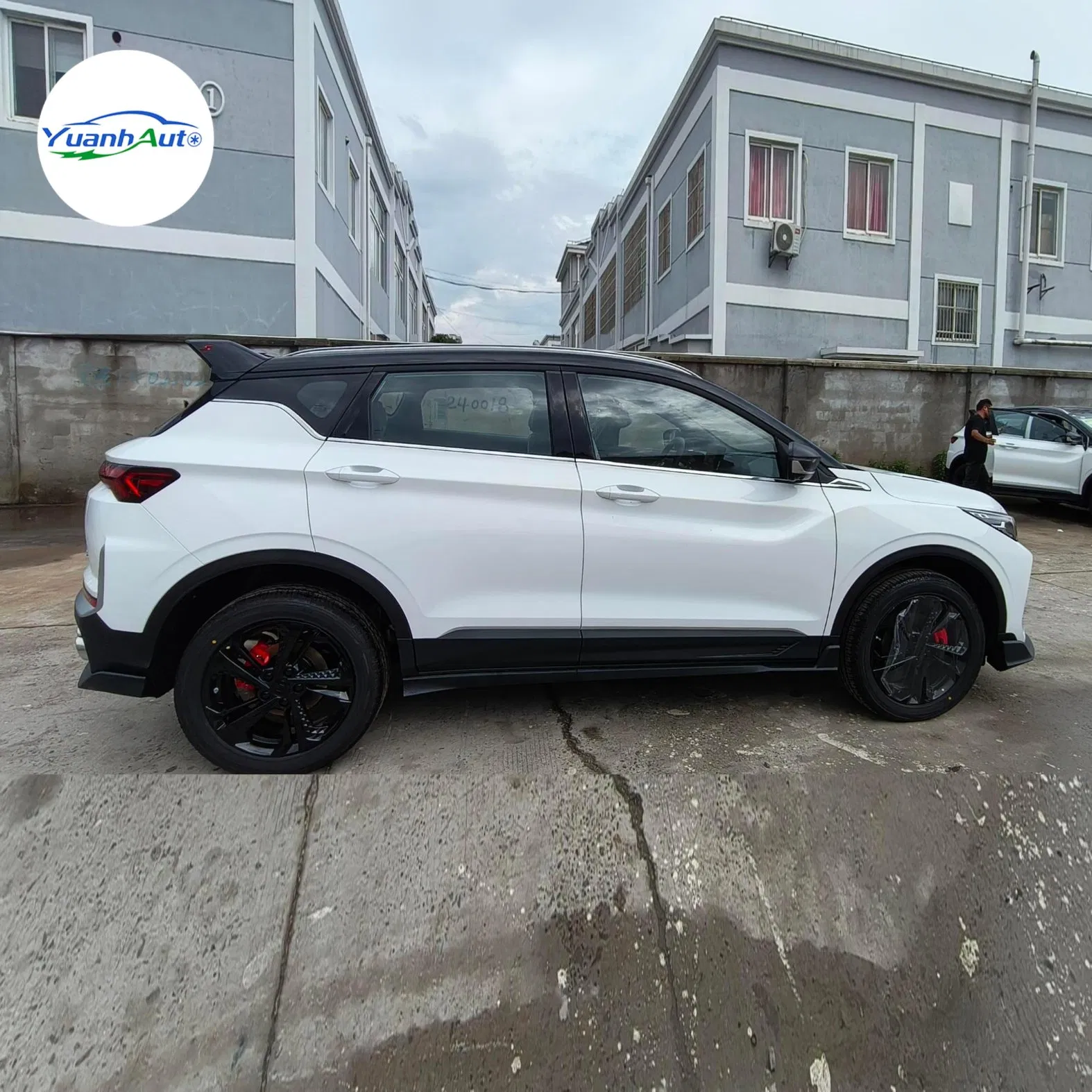 Geely Coolray Battle Petrol SUV — source image 6