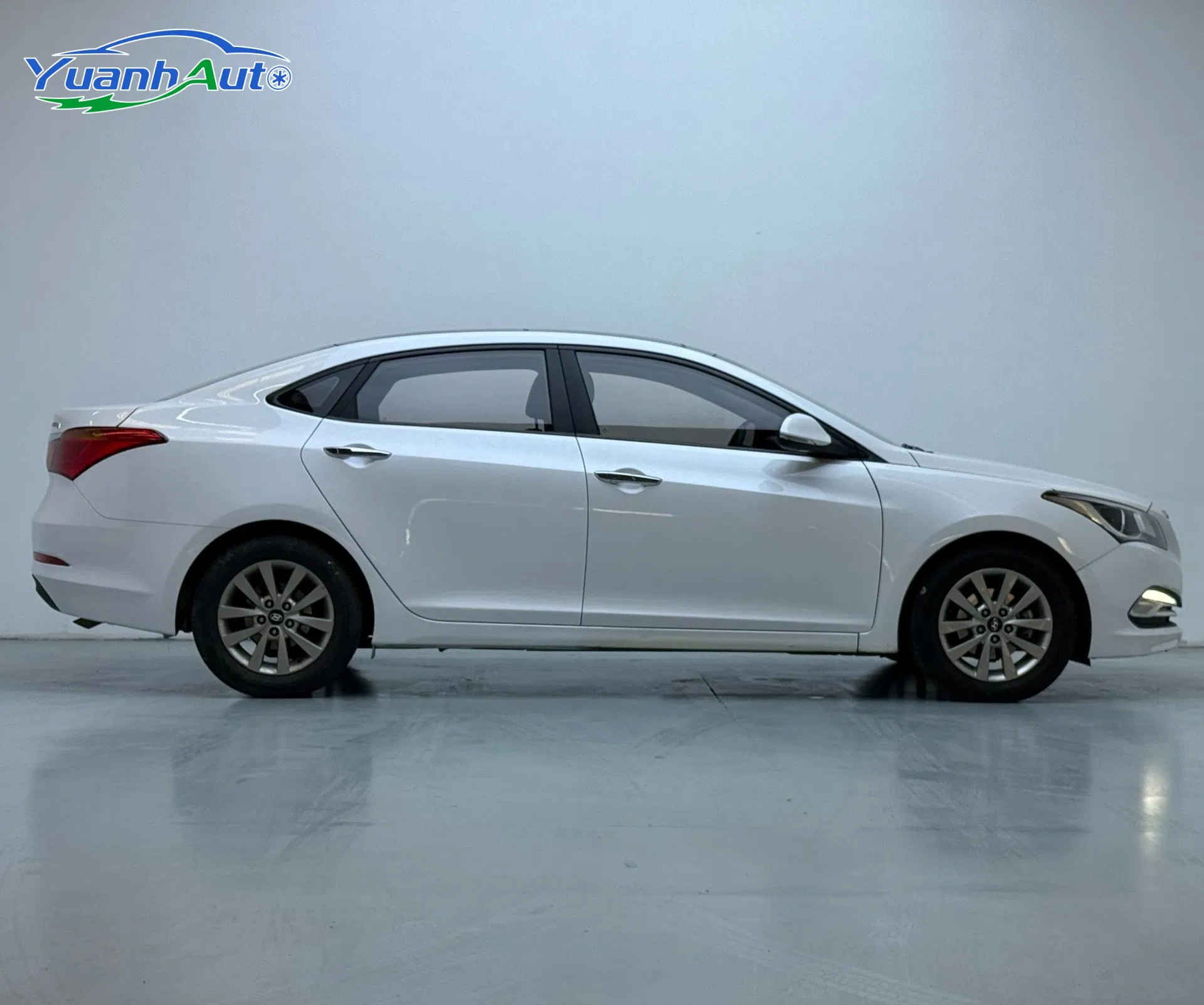 2016 Hyundai Mistra Petrol Sedan — source image 5