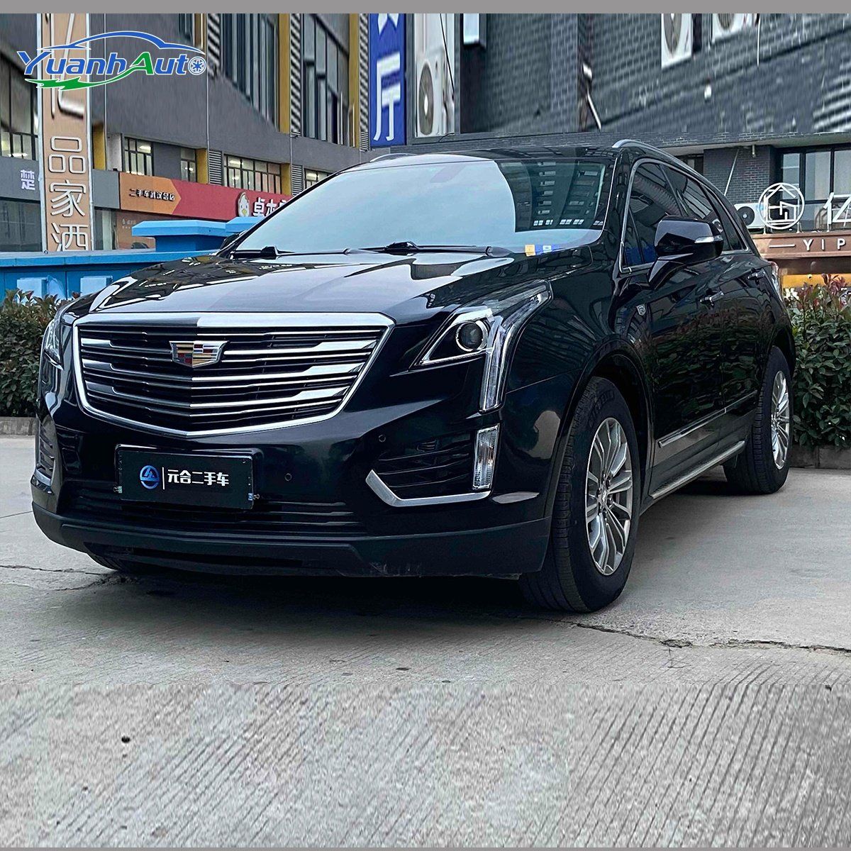 2018 Cadillac XT5 Petrol SUV — source image 1