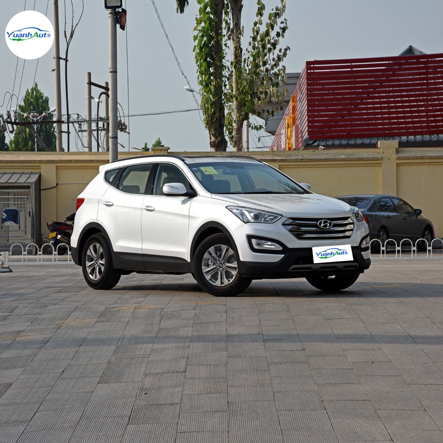 Hyundai Santa Fe vehicle photo 1
