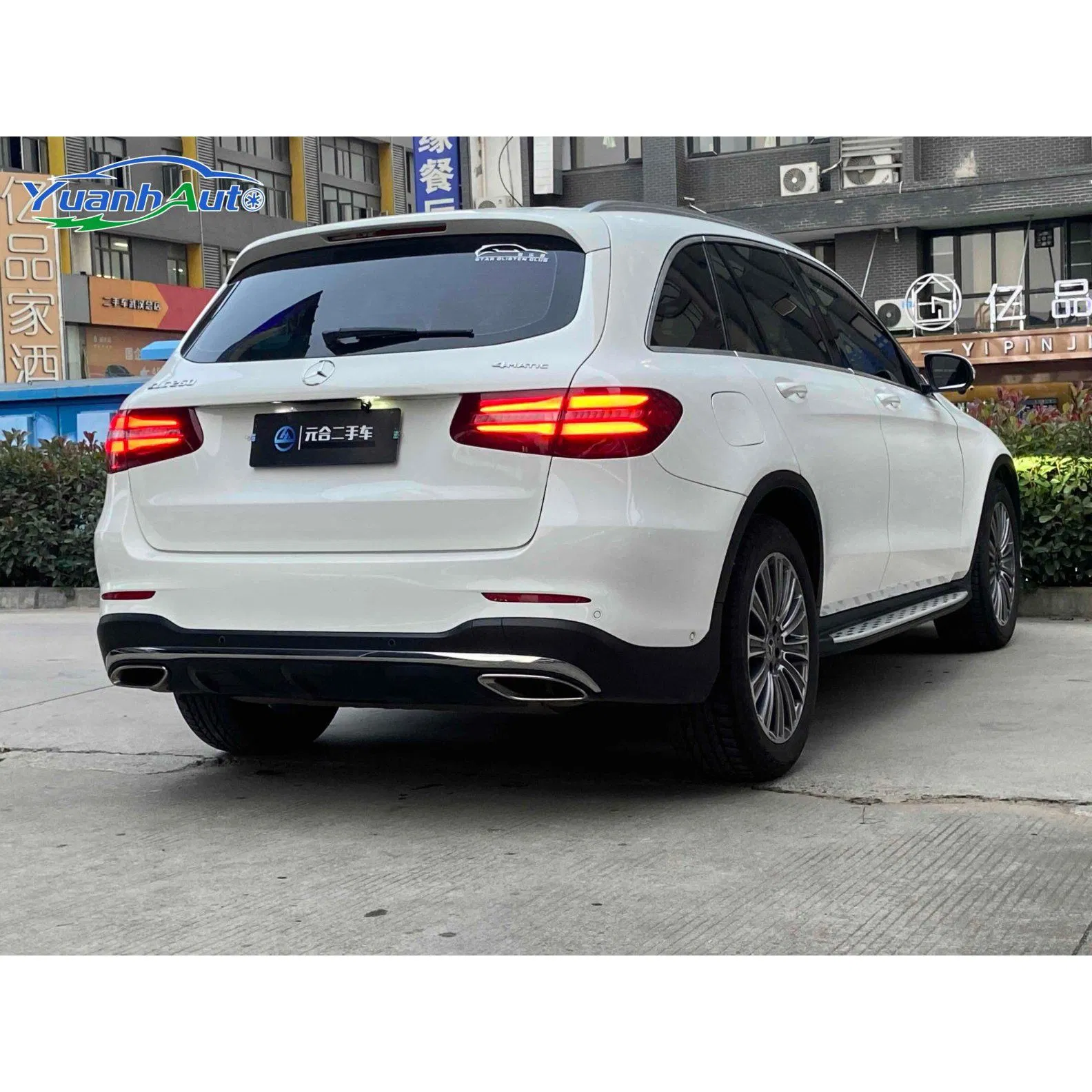 2017 Benz GLC 260 vehicle photo 5