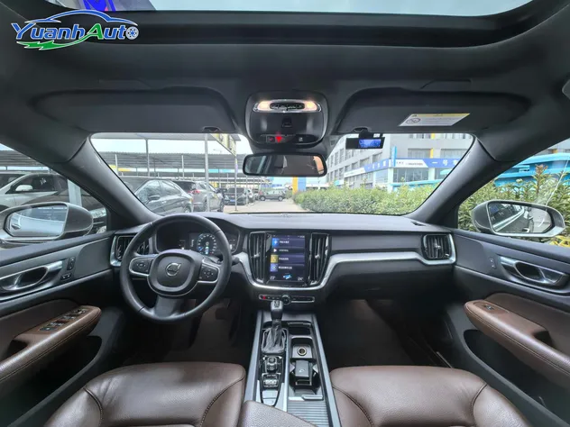 2021 Volvo S60 Petrol Sedan — source image 15